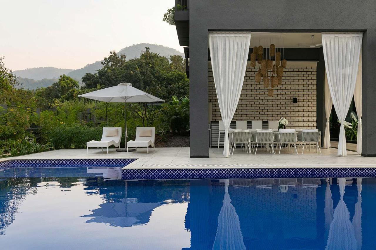 Stayvista At The Charcoal Villa Luxury Collection Alībāg Exterior foto